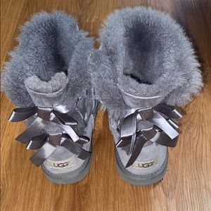 Gray Bailey bow Ugg boots size 6 women’s l…